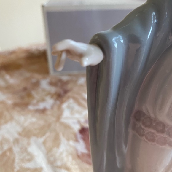 RETIRED 1998 ‘THE FLIRT LLADRO’ PORCELAIN FIGURINE- Item#01005789 - Picture 9 of 14